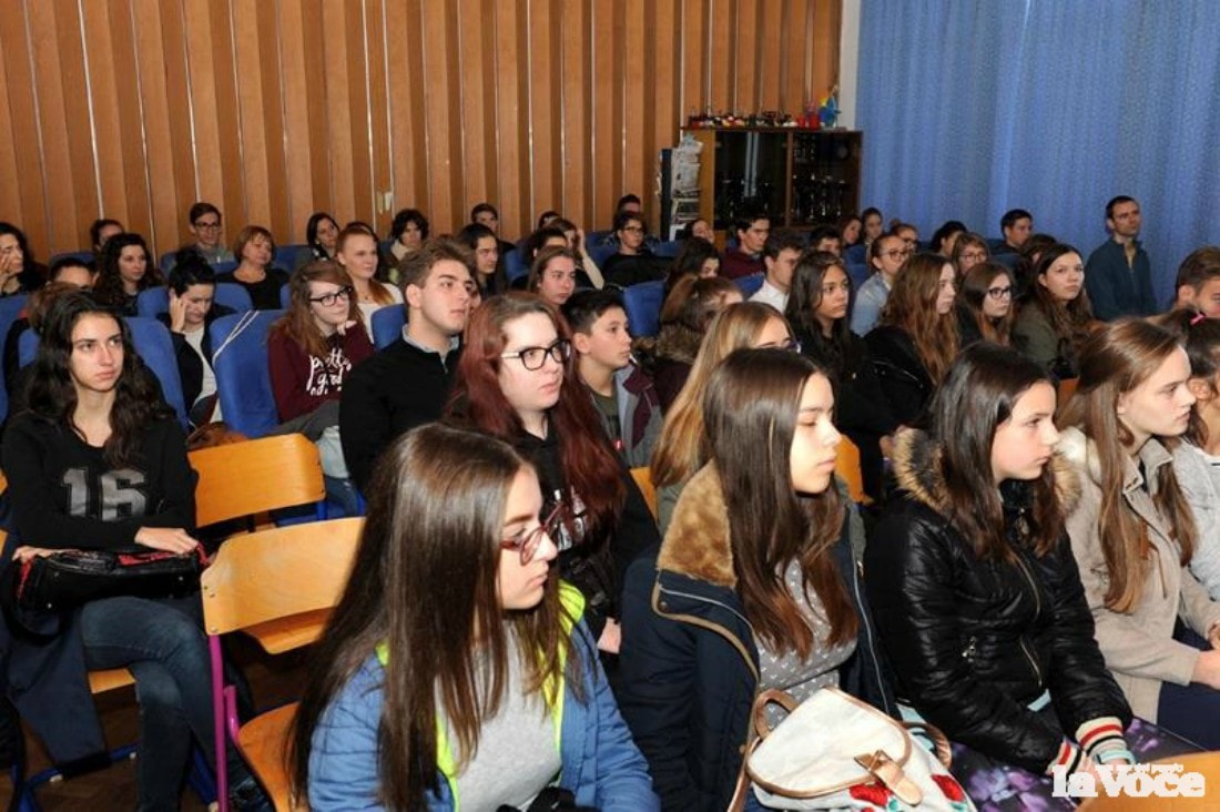 NIA SCIUCCA SECONDA CLASSIFICATA ALLA GARA DI LINGUA ITALIANA DELL’UI!