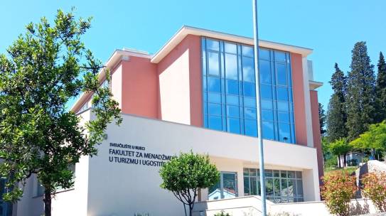 Visita degli alunni della SMSI – Fiume alla Facolta’ di turismo e management a IKA