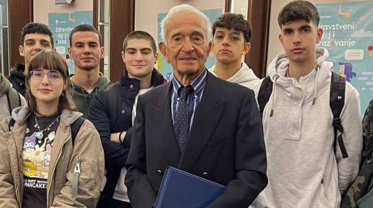 A tu per tu con la leggenda: gli alunni incontrano Abdon Pamich